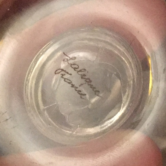 𝑳𝑨𝑳𝑰𝑸𝑼𝑬 𝑭𝑹𝑶𝑺𝑻𝑬𝑫 𝑨𝑵𝑻𝑬𝑳𝑶𝑷𝑬 𝑹𝑰𝑵𝑮 𝑯𝑶𝑳𝑫𝑬𝑹 - Picture 4 of 7